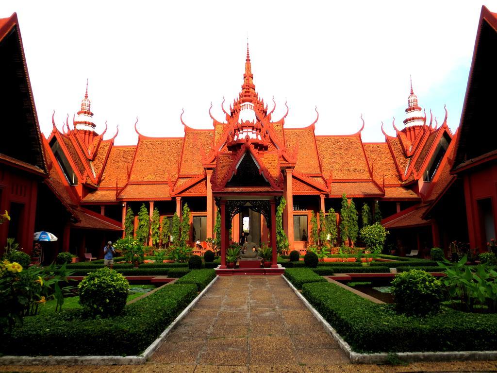 Lux Riverside Hotel & Apartment Phnom Penh Esterno foto