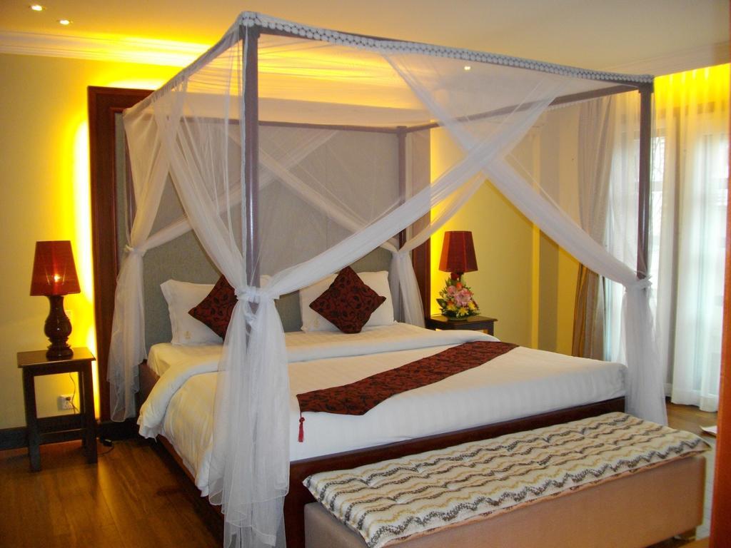 Lux Riverside Hotel & Apartment Phnom Penh Esterno foto