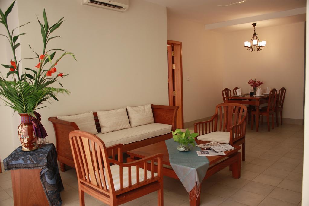 Lux Riverside Hotel & Apartment Phnom Penh Esterno foto