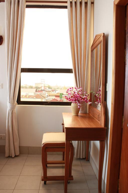Lux Riverside Hotel & Apartment Phnom Penh Esterno foto
