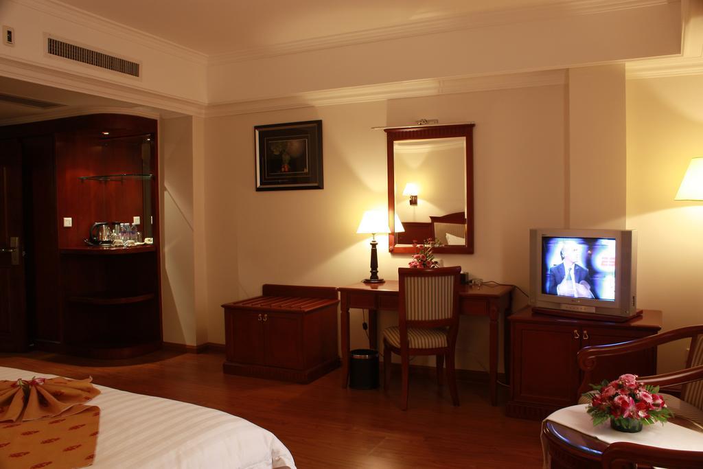 Lux Riverside Hotel & Apartment Phnom Penh Esterno foto