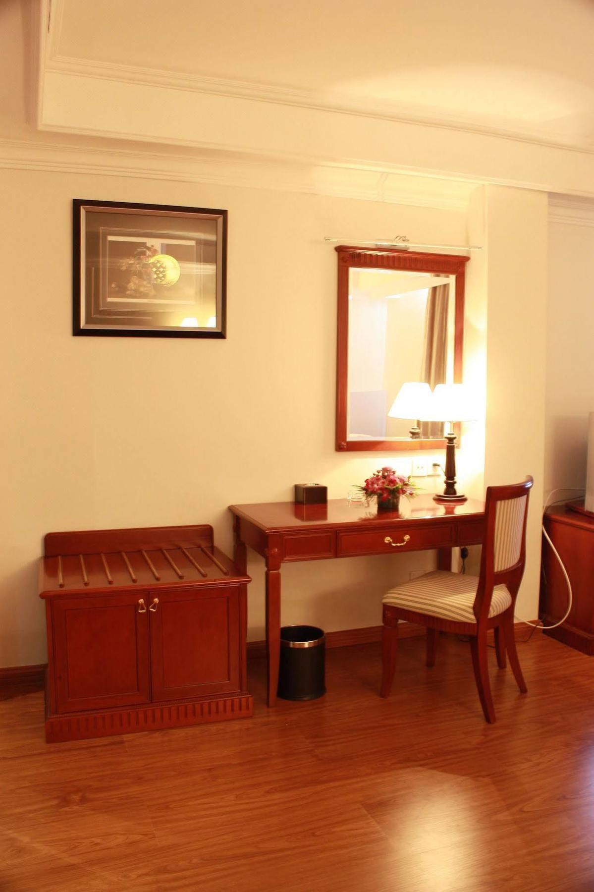 Lux Riverside Hotel & Apartment Phnom Penh Esterno foto