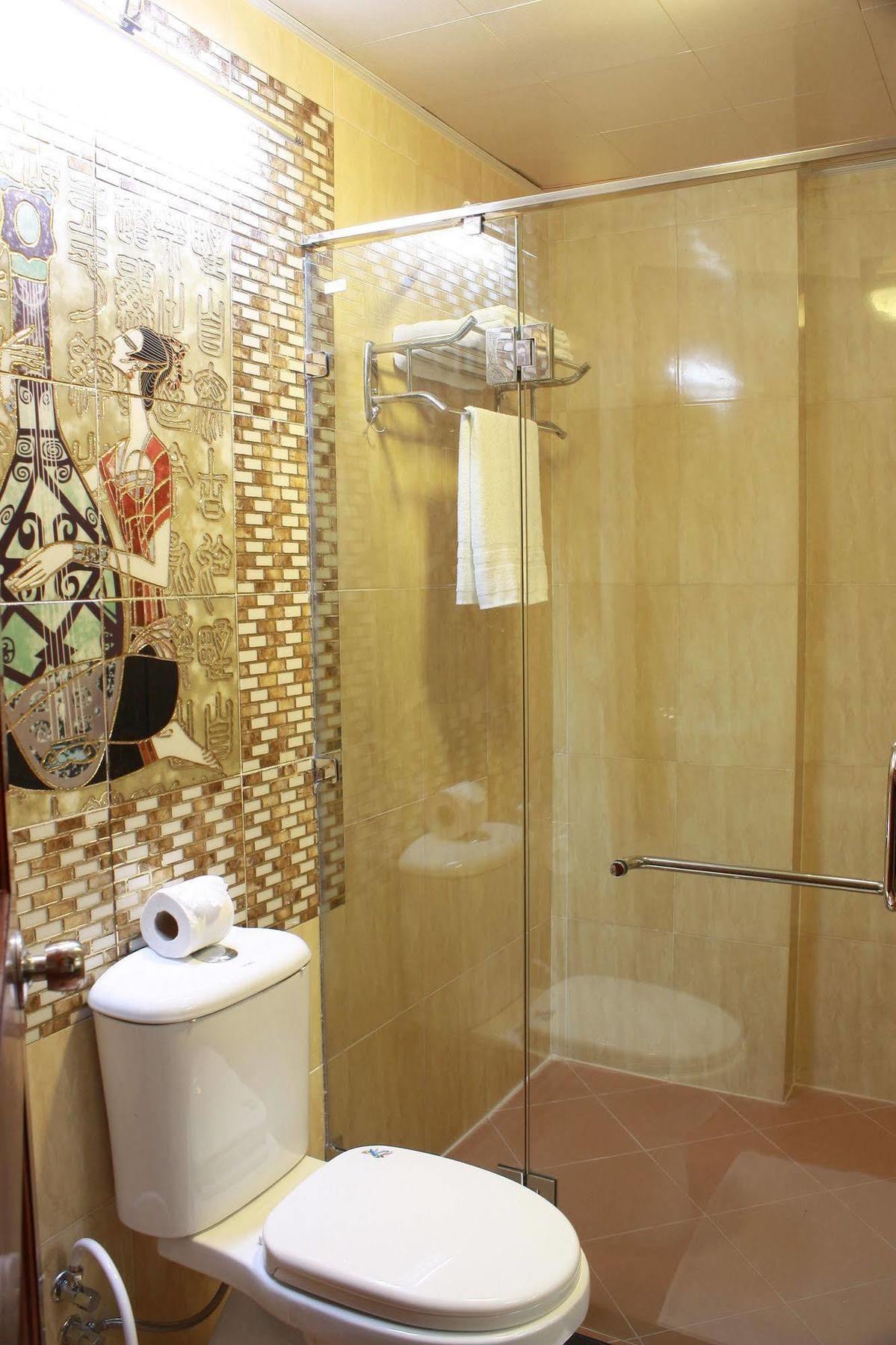 Lux Riverside Hotel & Apartment Phnom Penh Esterno foto