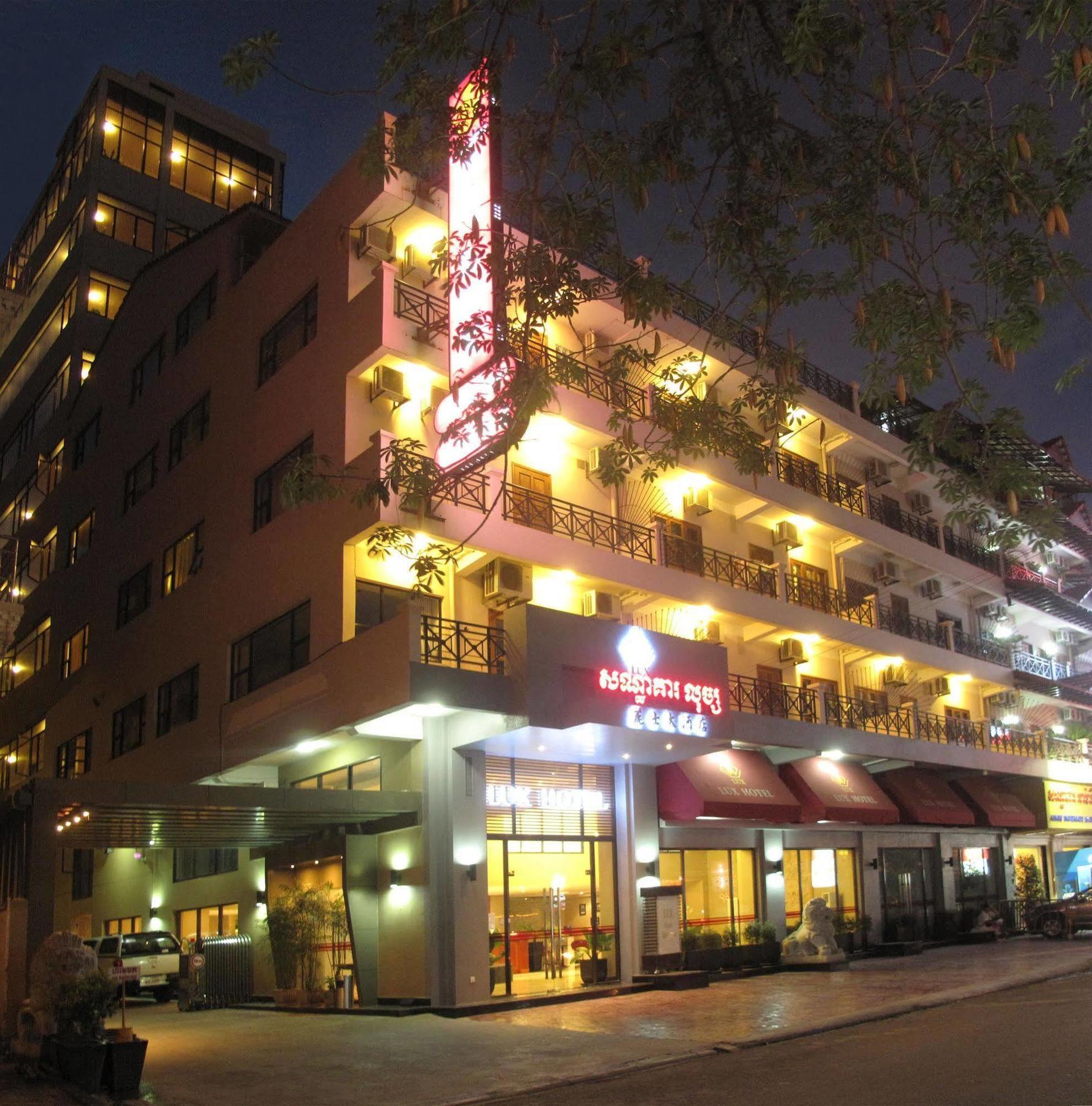 Lux Riverside Hotel & Apartment Phnom Penh Esterno foto