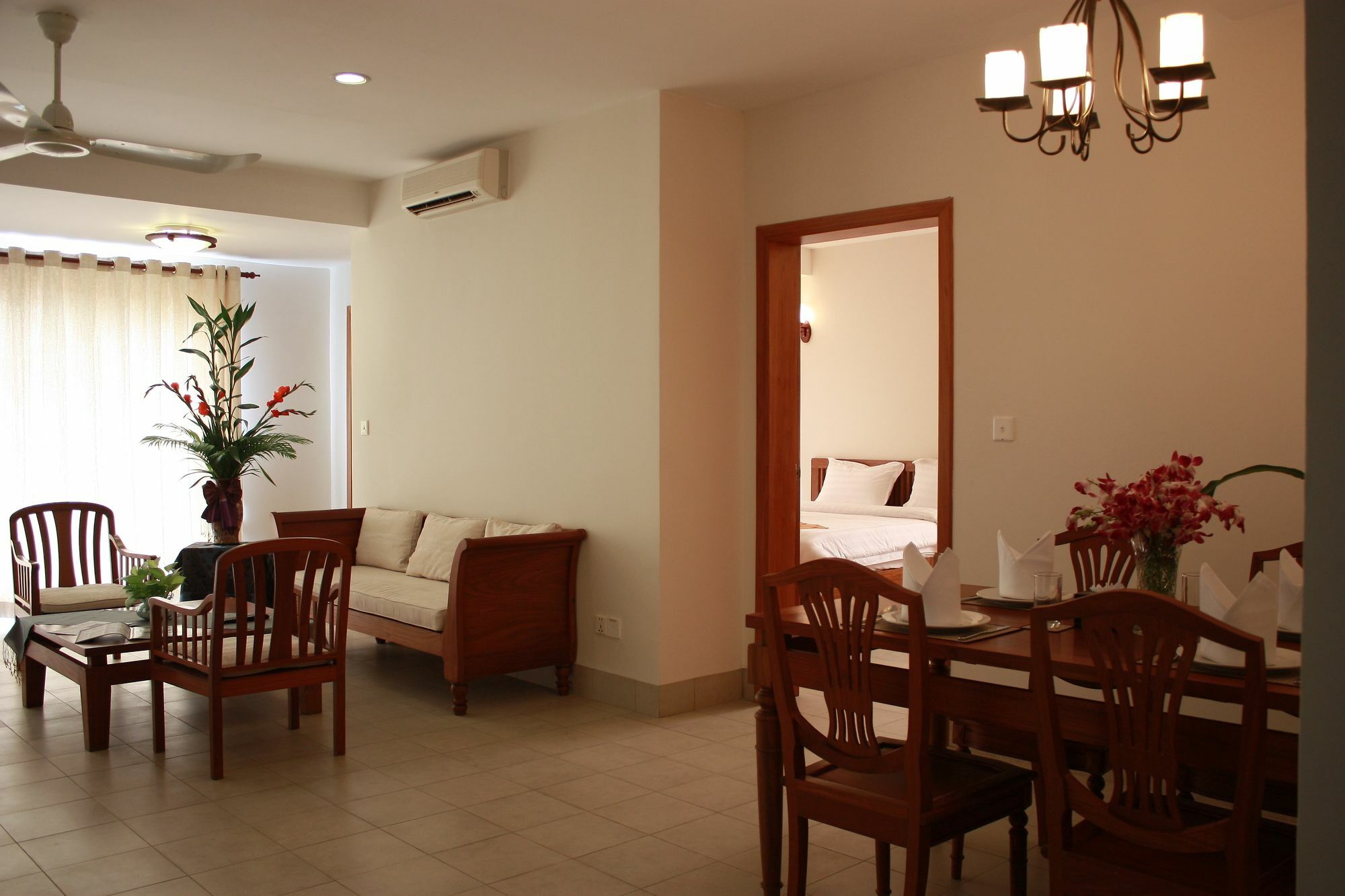 Lux Riverside Hotel & Apartment Phnom Penh Esterno foto