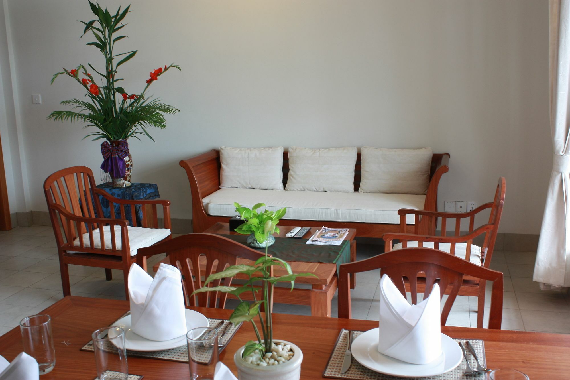 Lux Riverside Hotel & Apartment Phnom Penh Esterno foto