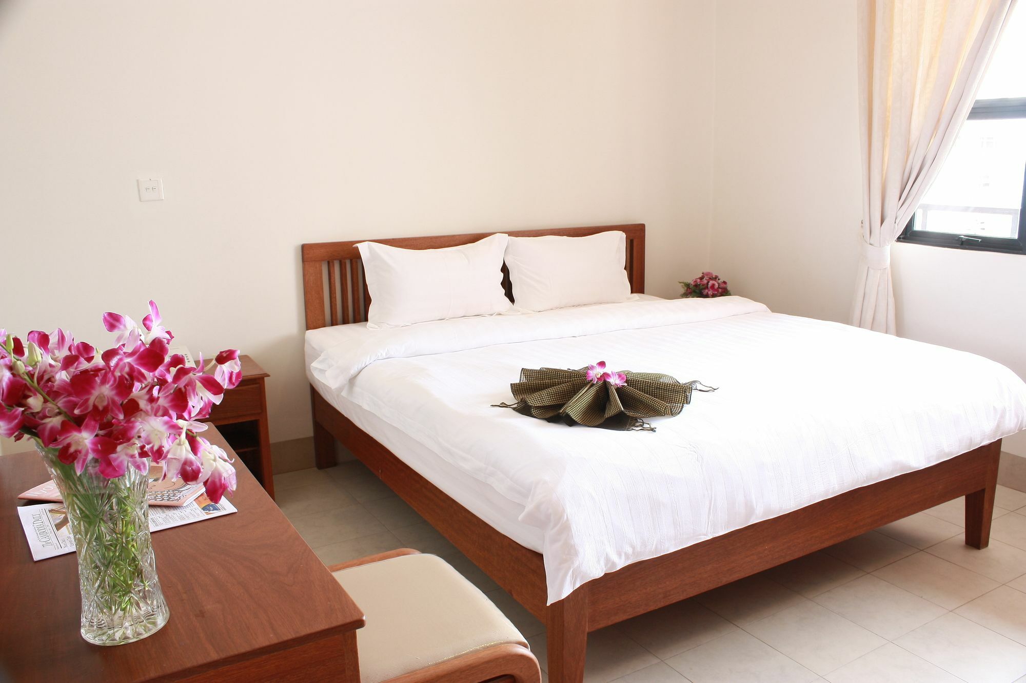 Lux Riverside Hotel & Apartment Phnom Penh Esterno foto